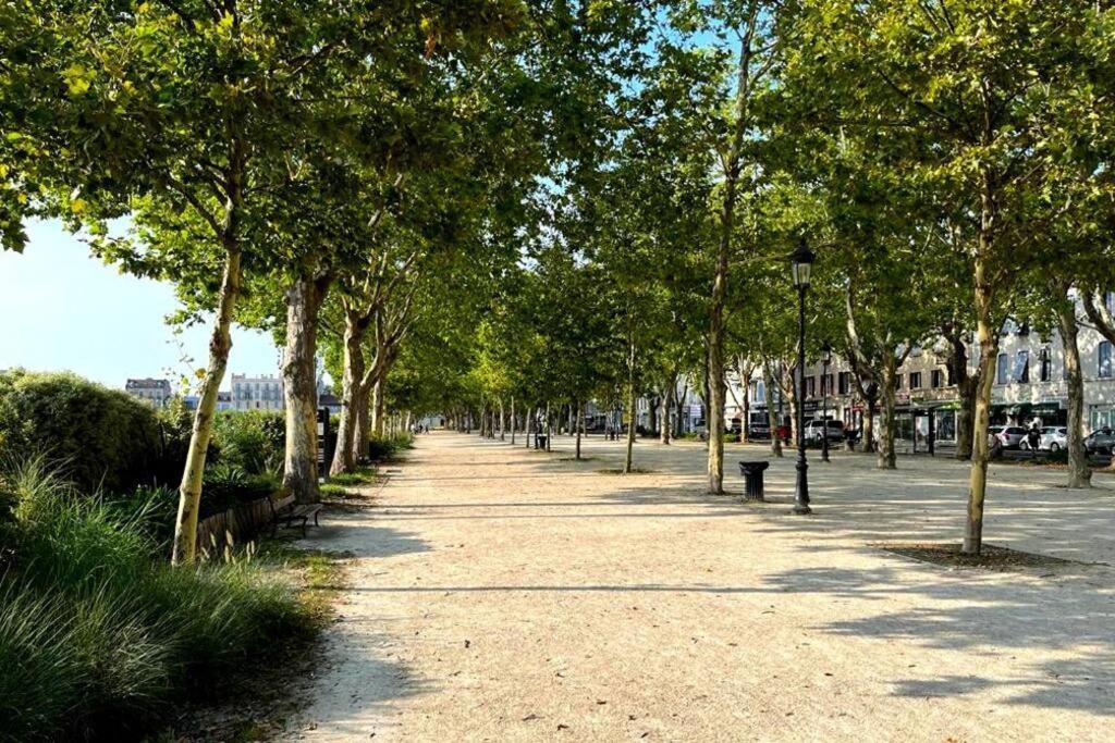 Apartamento Pau Centre Vue Sur Les Pyrenees Pour 2 Nuits Au Minimum Exterior foto